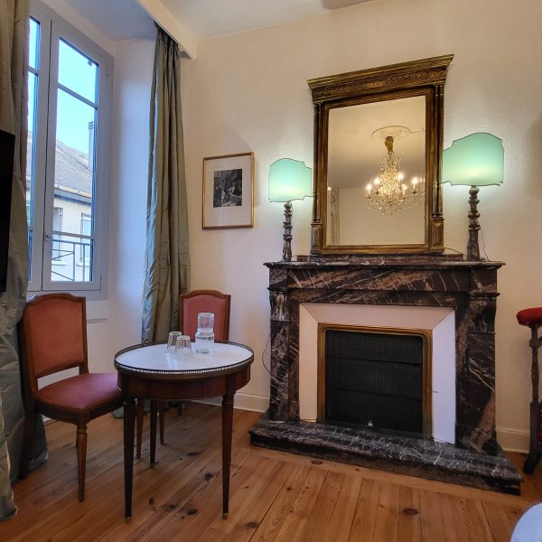 Chambre bonheur des bains intemporelle Bagnères de bigorre 65 gîte et chambres d'hôte