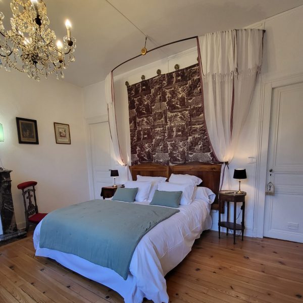 Chambre bonheur des bains intemporelle Bagnères de bigorre 65 gîte et chambres d'hôte