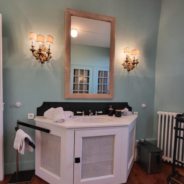 Chambre bonheur des bains intemporelle Bagnères de bigorre 65 gîte et chambres d'hôte